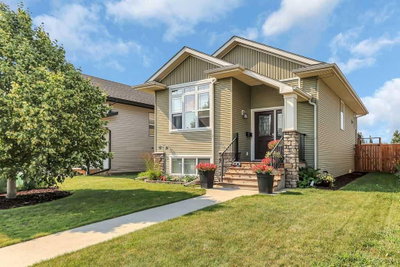 212 Cedar Square