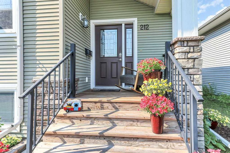 212 Cedar Square