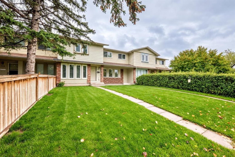 111 Midbend Place SE