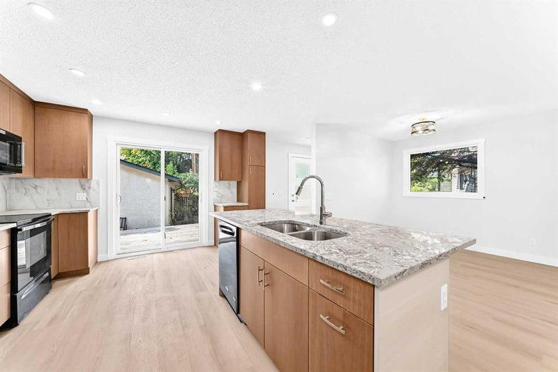 55 Mckinley Way SE, McKenzie Lake — interior photo