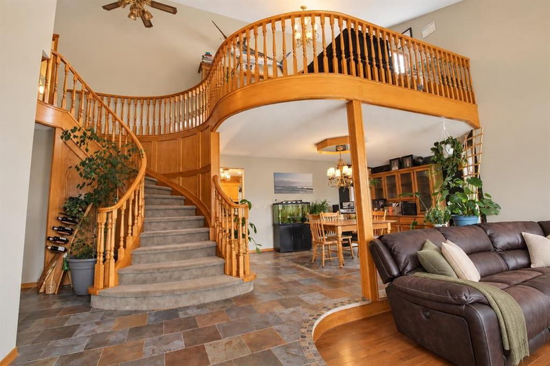 101 Dickenson Crescent