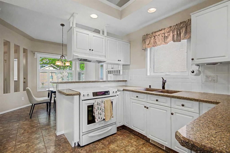 26 Mt Mckenzie Villas SE, McKenzie Lake — interior photo 5