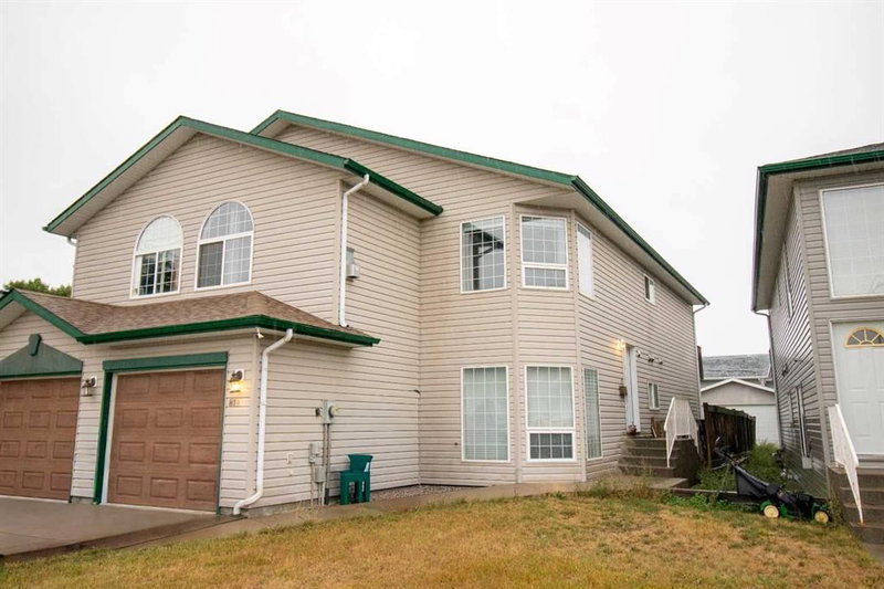 818 Red Crow Boulevard W