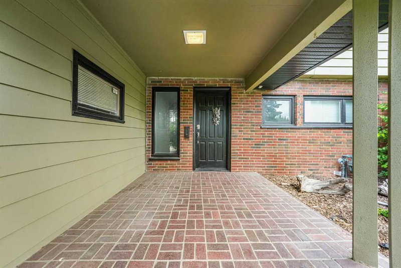 2404 Sovereign Crescent SW