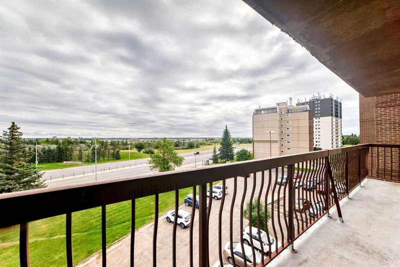 517 - 5 Berkeley Place W