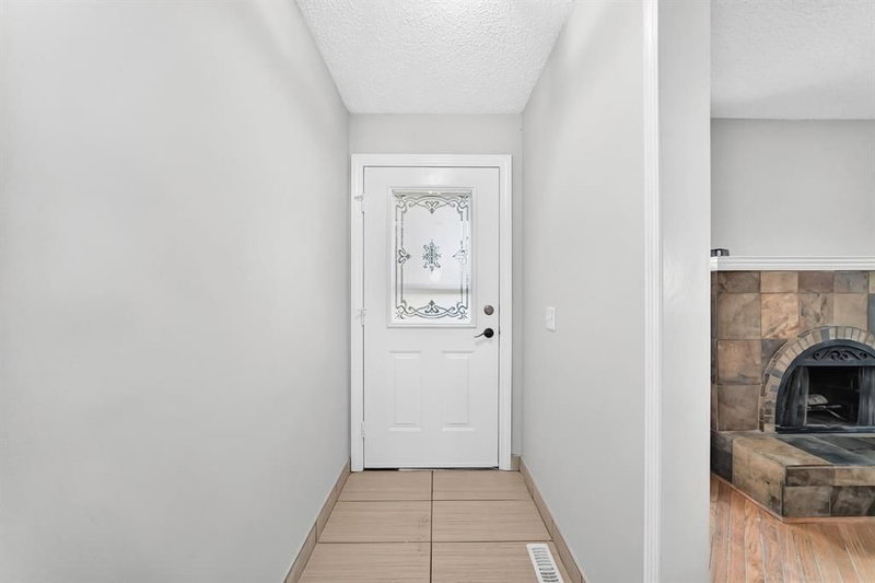 16 Dovely Way SE