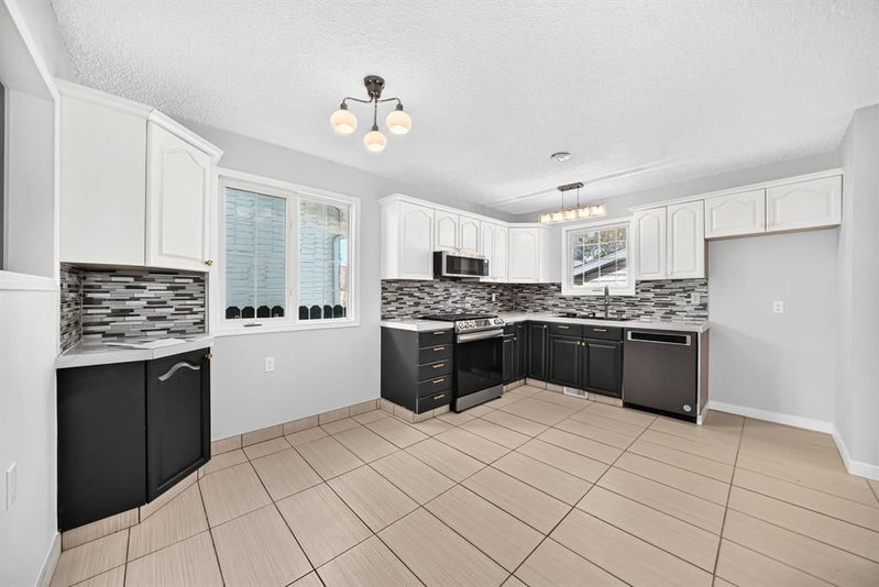 16 Dovely Way SE