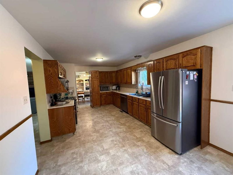 114 Red crow Boulevard W