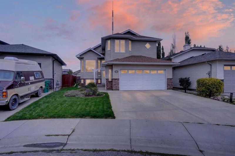 507 Lynx Crescent N