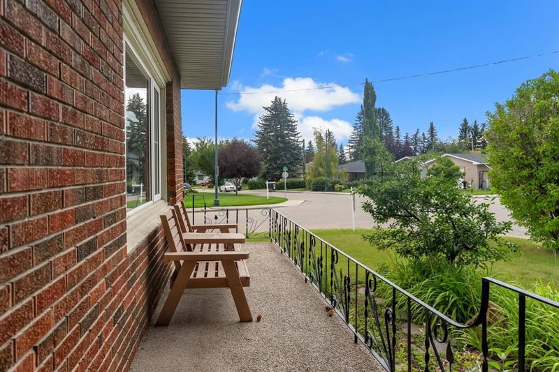 2204 Halifax Crescent NW, Banff Trail — photo 3