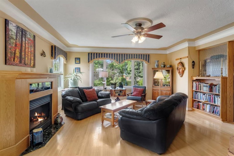2204 Halifax Crescent NW, Banff Trail — interior photo 7