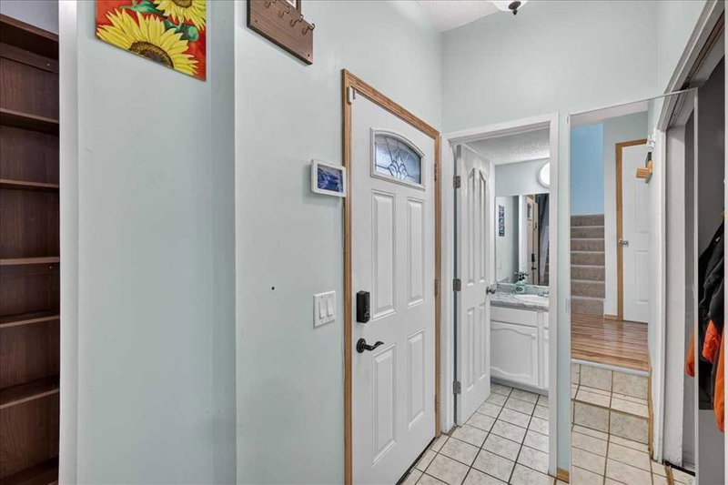 120 Aboyne Place NE, Abbeydale — interior photo