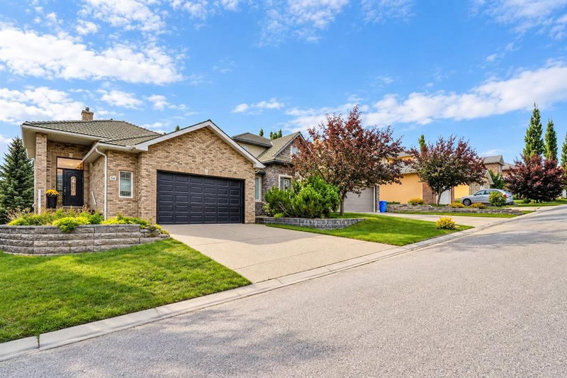 54 ROYAL CREST Way NW