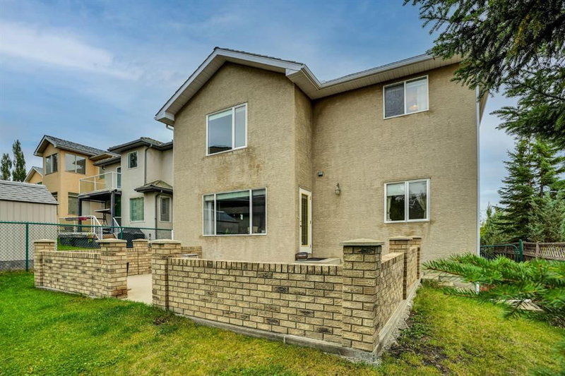 54 ROYAL CREST Way NW