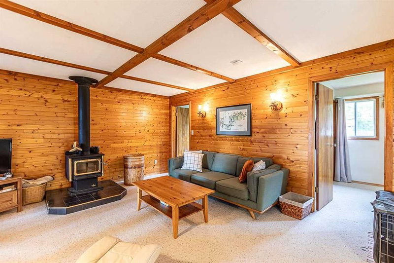 11 Lakeshore Drive, Sundance Beach — listing photo 10