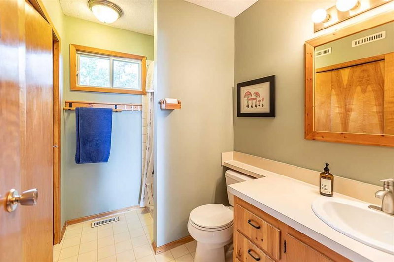 11 Lakeshore Drive, Sundance Beach — listing photo 11