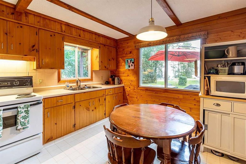 11 Lakeshore Drive, Sundance Beach — listing photo 6