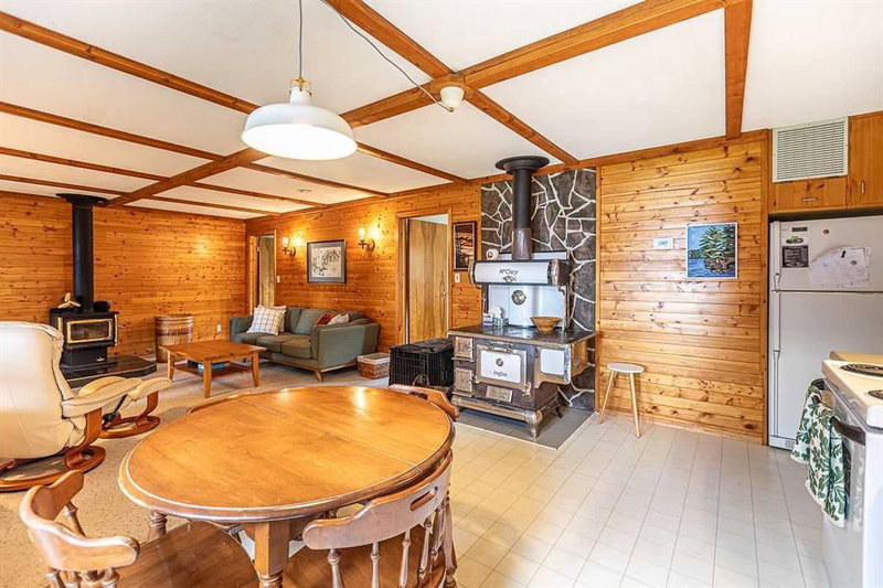 11 Lakeshore Drive, Sundance Beach — listing photo 7