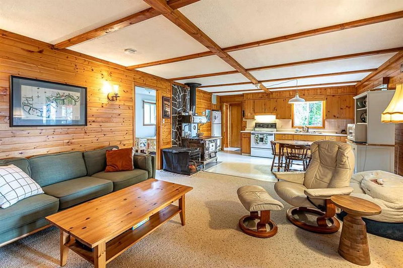 11 Lakeshore Drive, Sundance Beach — listing photo 9