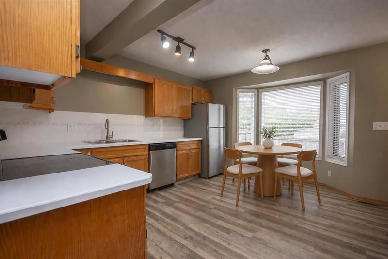 16 Davis Close