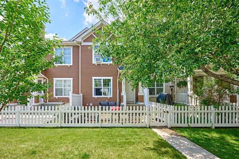 225 ELGIN Gardens SE, McKenzie Towne — photo 2