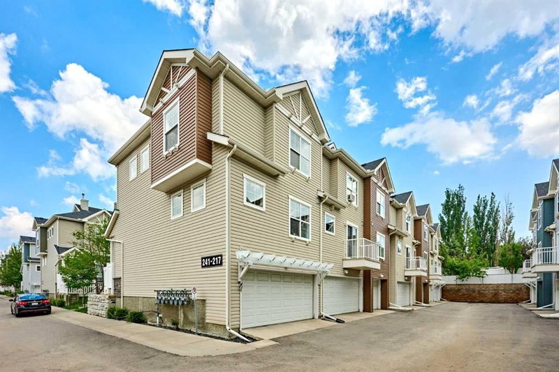 225 ELGIN Gardens SE, McKenzie Towne — interior photo 7