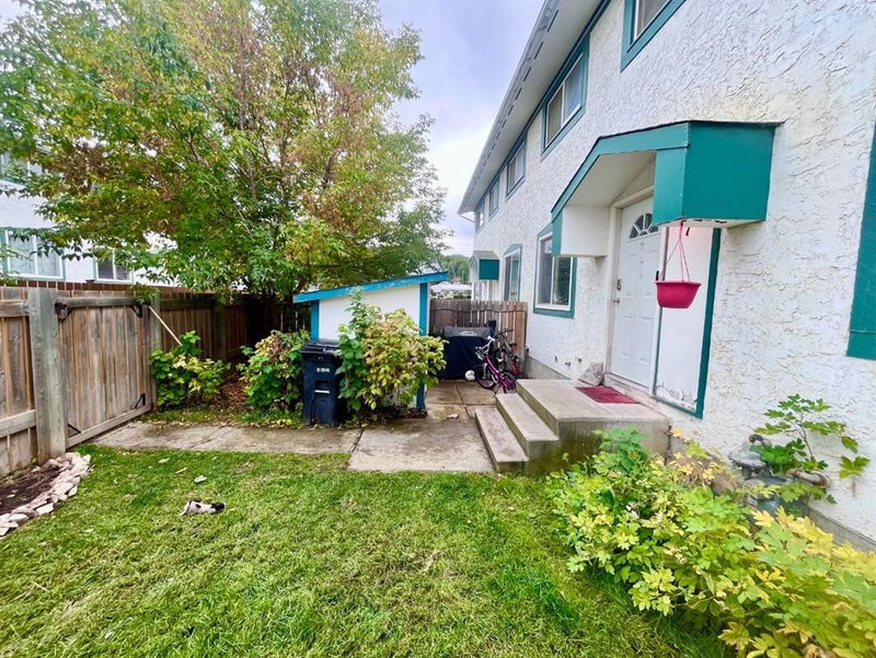 7 - 110 Tamarack Avenue