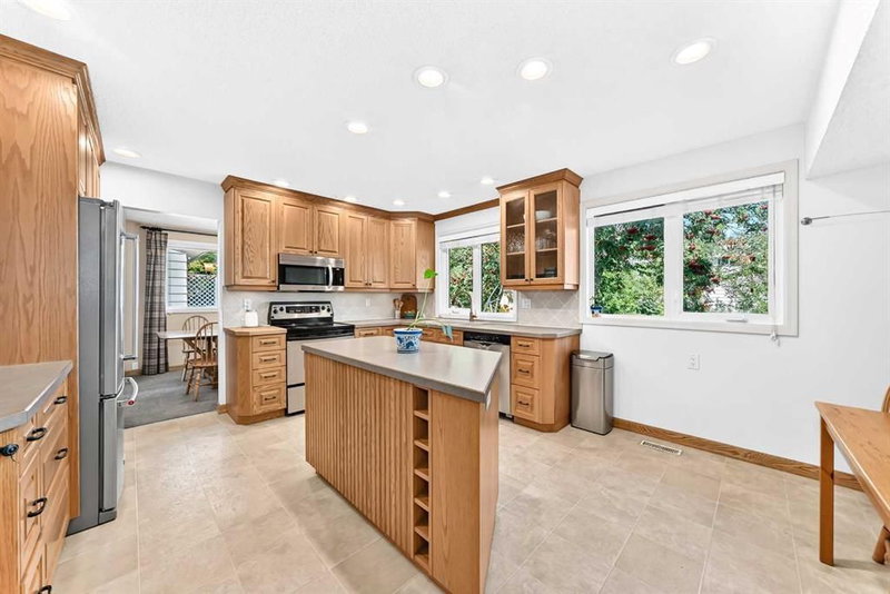 12 Cantrell Bay SW