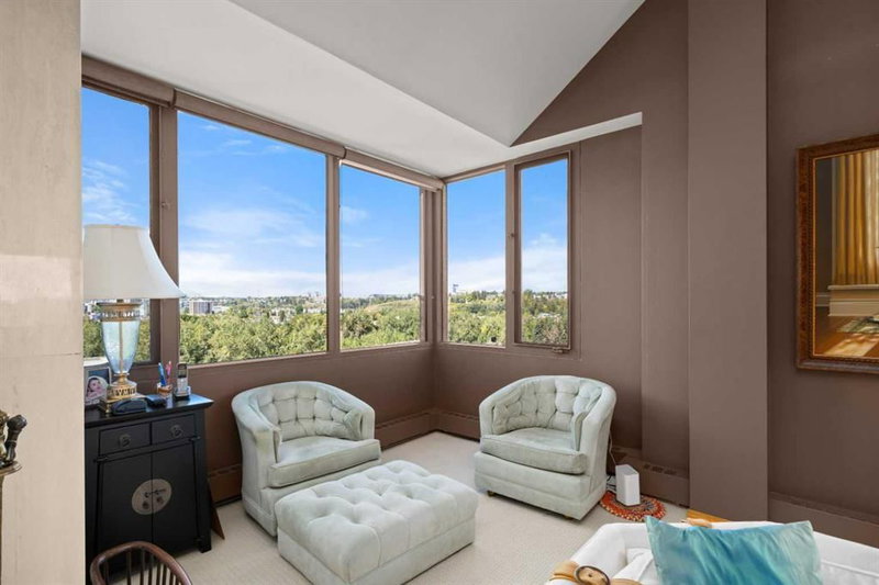 1002E, 500 Eau Claire Avenue SW, Eau Claire — interior photo