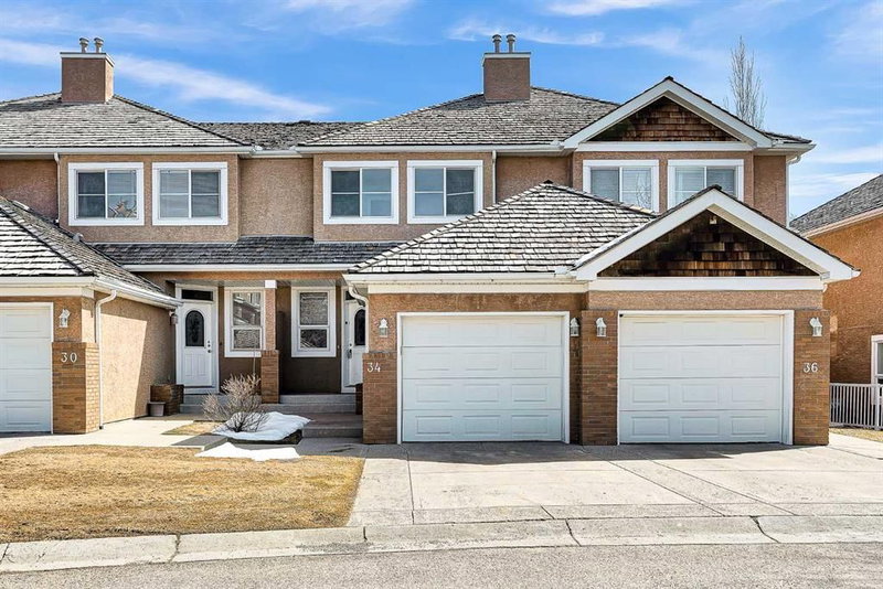 34 Royal Manor NW — listing photo