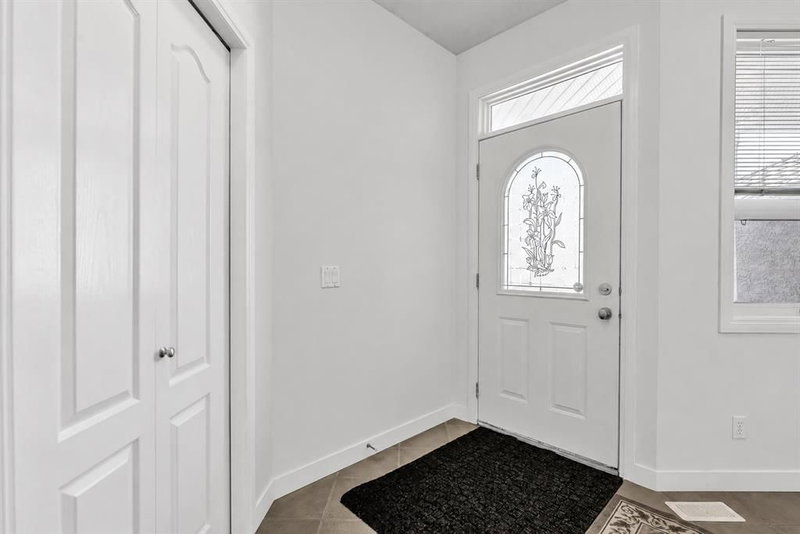 34 Royal Manor NW, Royal Oak — photo 3