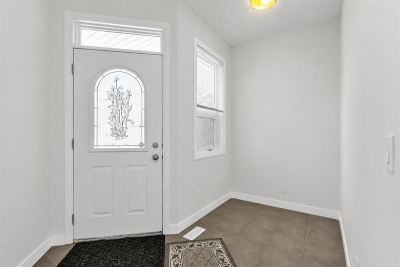 34 Royal Manor NW, Royal Oak — interior photo