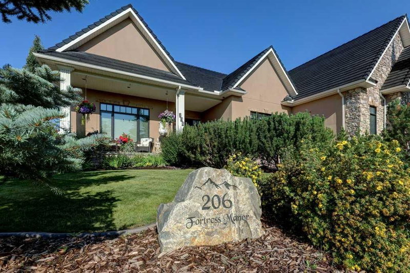 206 Fortress Manor SW