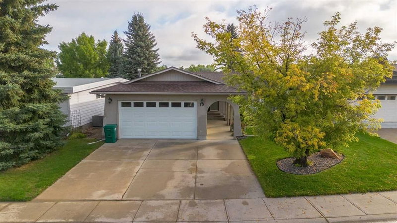 10 Seneca Place W