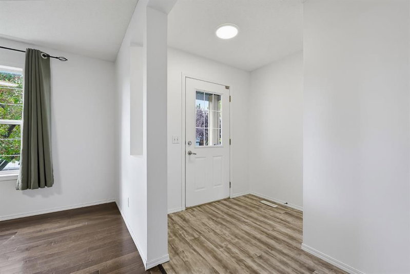 15 Coventry Link NE