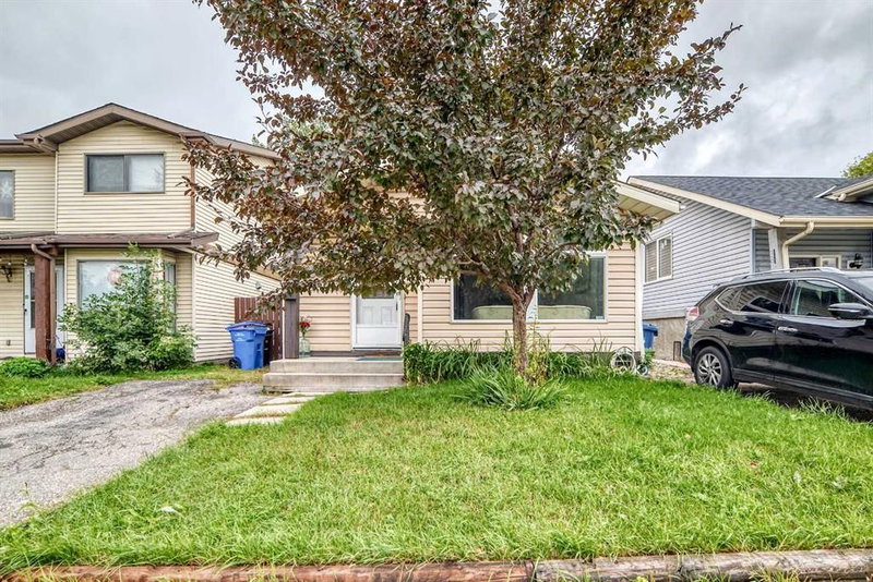 320 Abinger Crescent NE