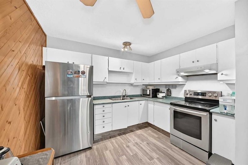 320 Abinger Crescent NE, Abbeydale — interior photo