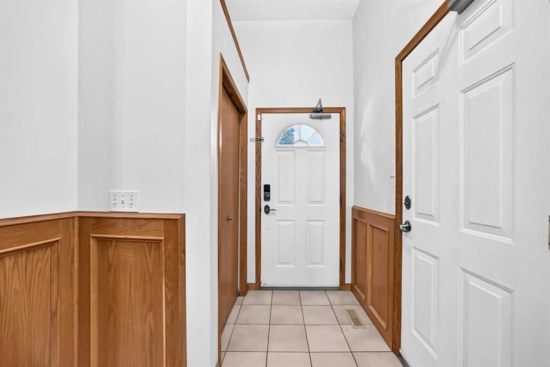 184 Douglas Ridge Green SE, Douglasdale/Glen — interior photo 5