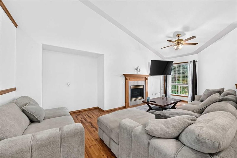 184 Douglas Ridge Green SE, Douglasdale/Glen — interior photo 6
