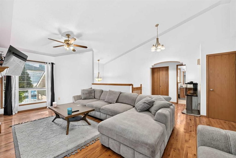 184 Douglas Ridge Green SE, Douglasdale/Glen — interior photo 7