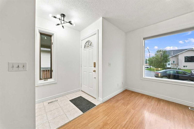 228 Taradale Close NE