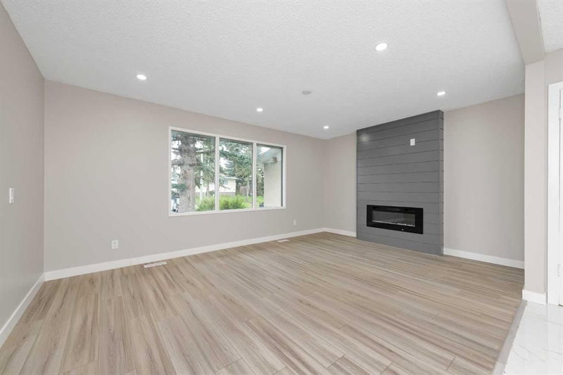 43 Maranda Close NE