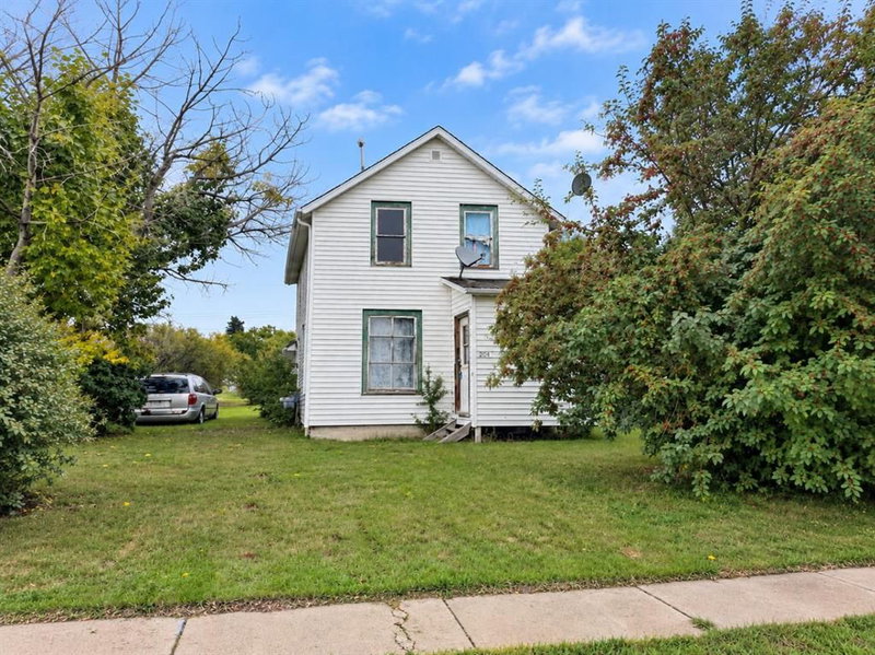 204 Christian Avenue W