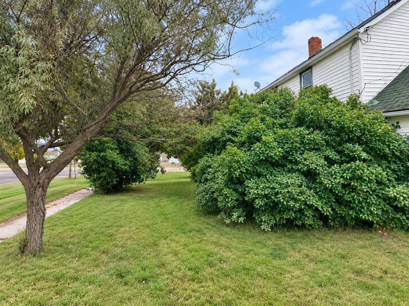 204 Christian Avenue W