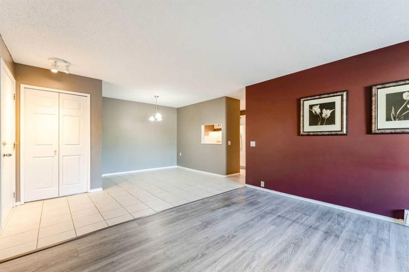 425, 10120 Brookpark Boulevard SW, Braeside — interior photo