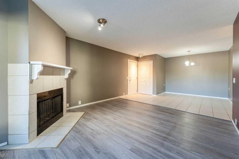 425, 10120 Brookpark Boulevard SW, Braeside — interior photo 5