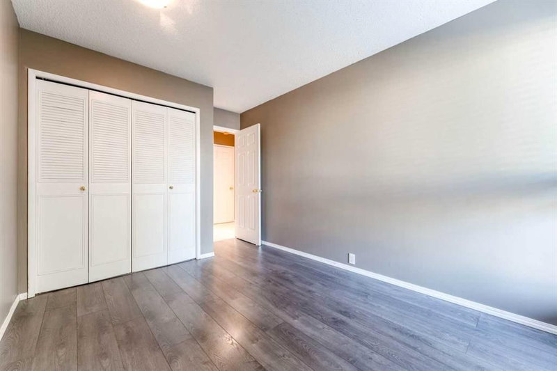 425, 10120 Brookpark Boulevard SW, Braeside — interior photo 7