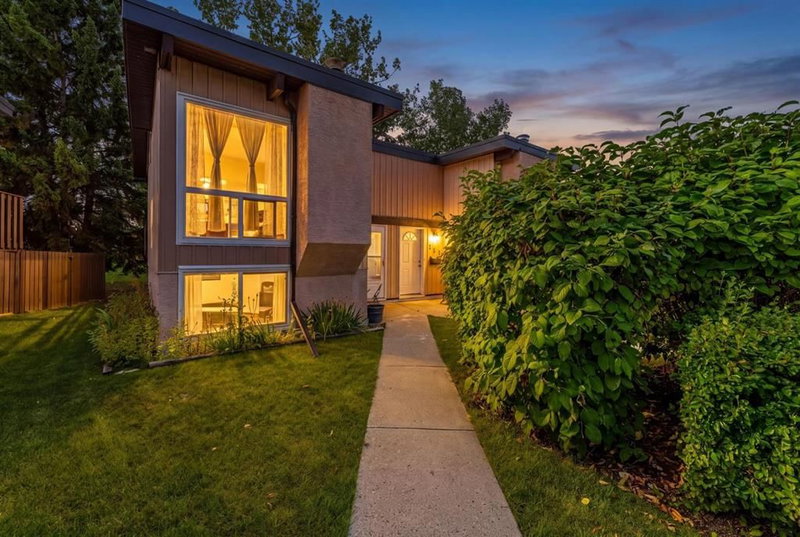 125 Oaktree Lane SW
