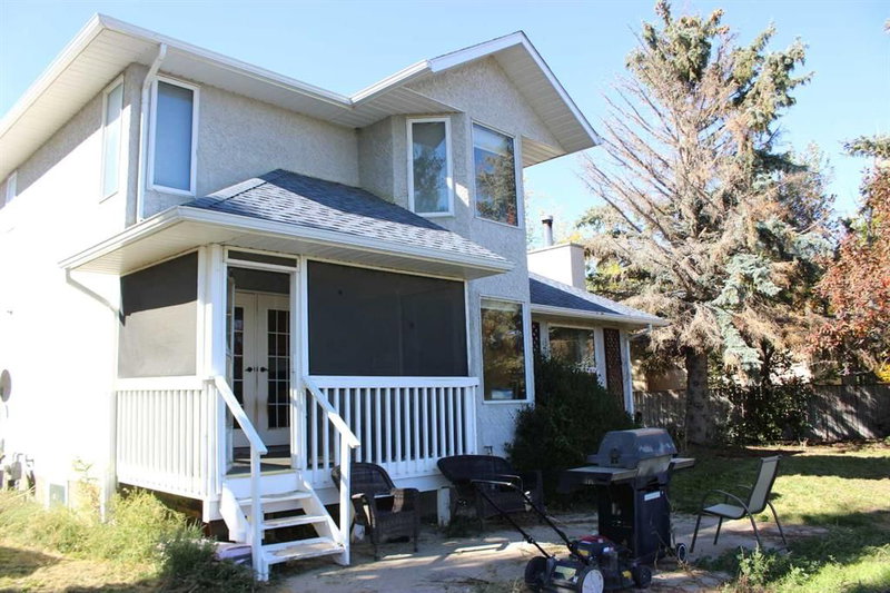 405 Maple Crescent