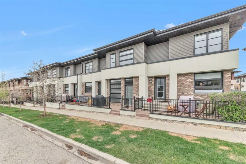 55 Aspen Hill Green SW